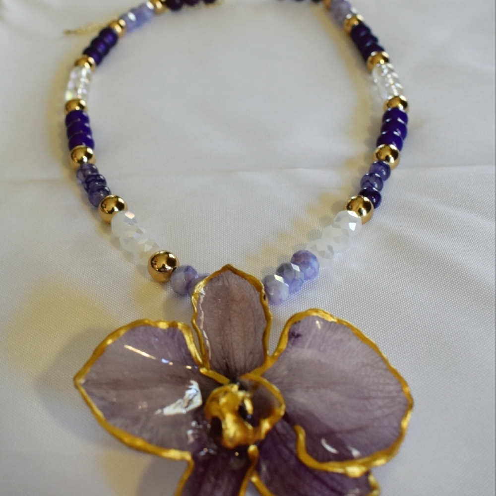 Elegant Purple and Gold Real Orchid Necklace - Picture 2 of 3